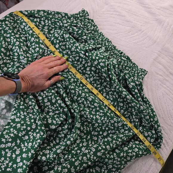 🎄 SHEIN EUC Frenchy Ditsy Floral High Waist Slit Skirt 6 green white - Picture 13 of 15